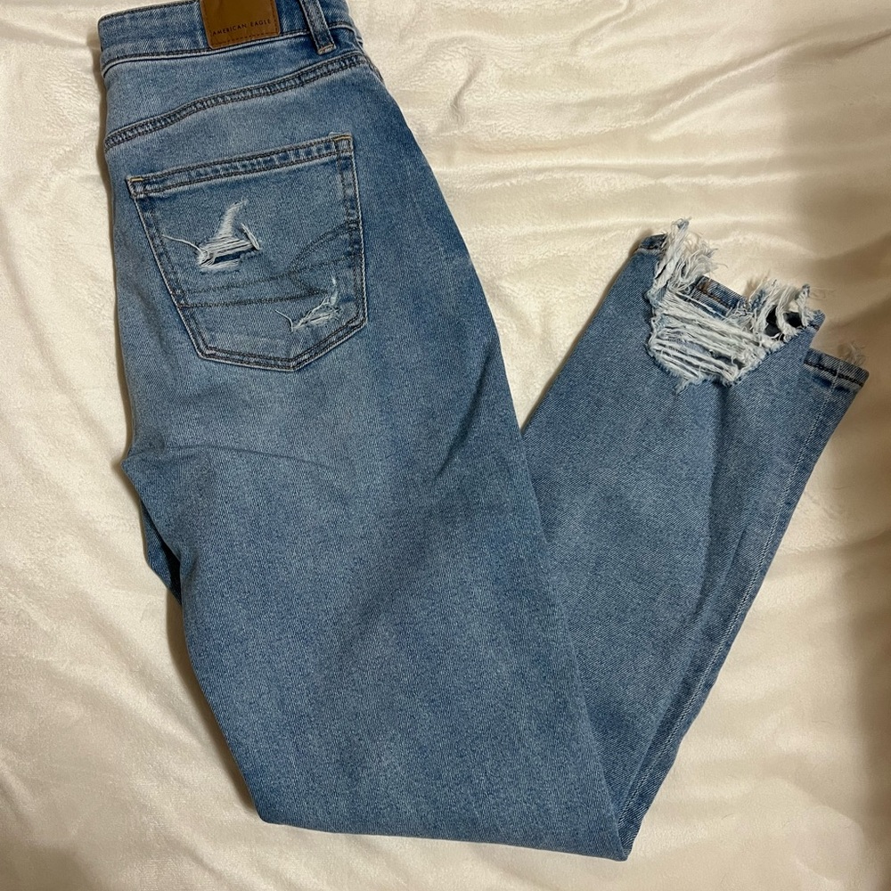 American Eagle Outfitters Medium Wash Blue Jeans